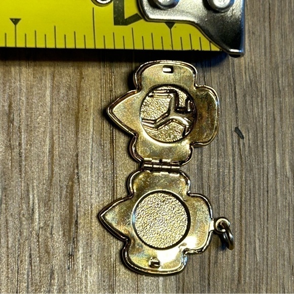 VINTAGE GIRL SCOUTS GOLDEN LOCKET NECKLACE CHARM - Picture 6 of 7